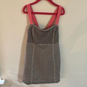 Lululemon workout too size 6